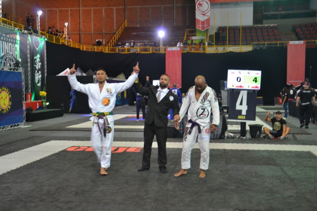 Atleta de Caraguatatuba é campeão mundial de jiu-jitsu - Nova Imprensa