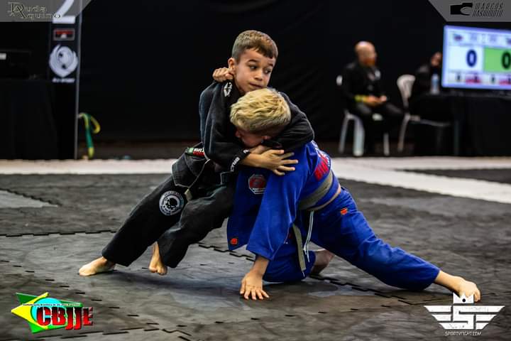 Atleta de Caraguatatuba de 7 anos é campeão mundial de Jiu Jitsu – Tamoios  News
